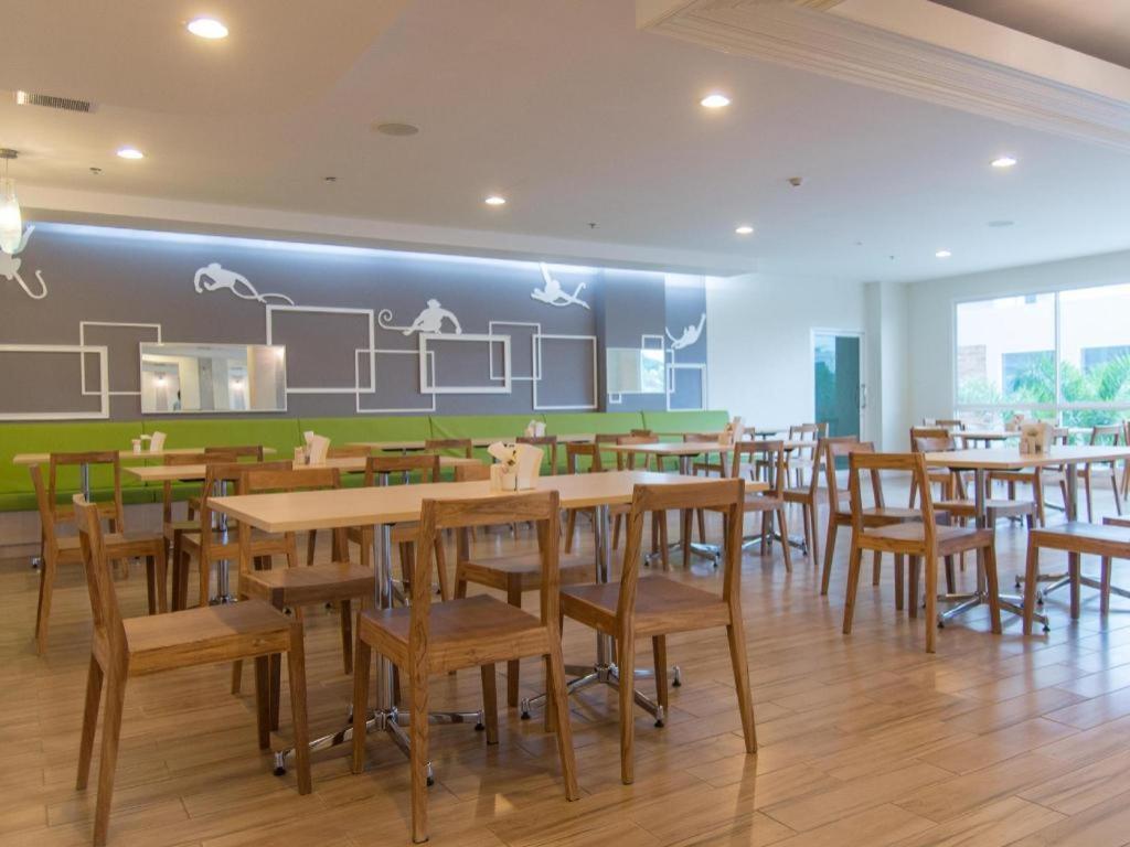 Prachuap Grand Hotel Прачуап Кири Кан Екстериор снимка