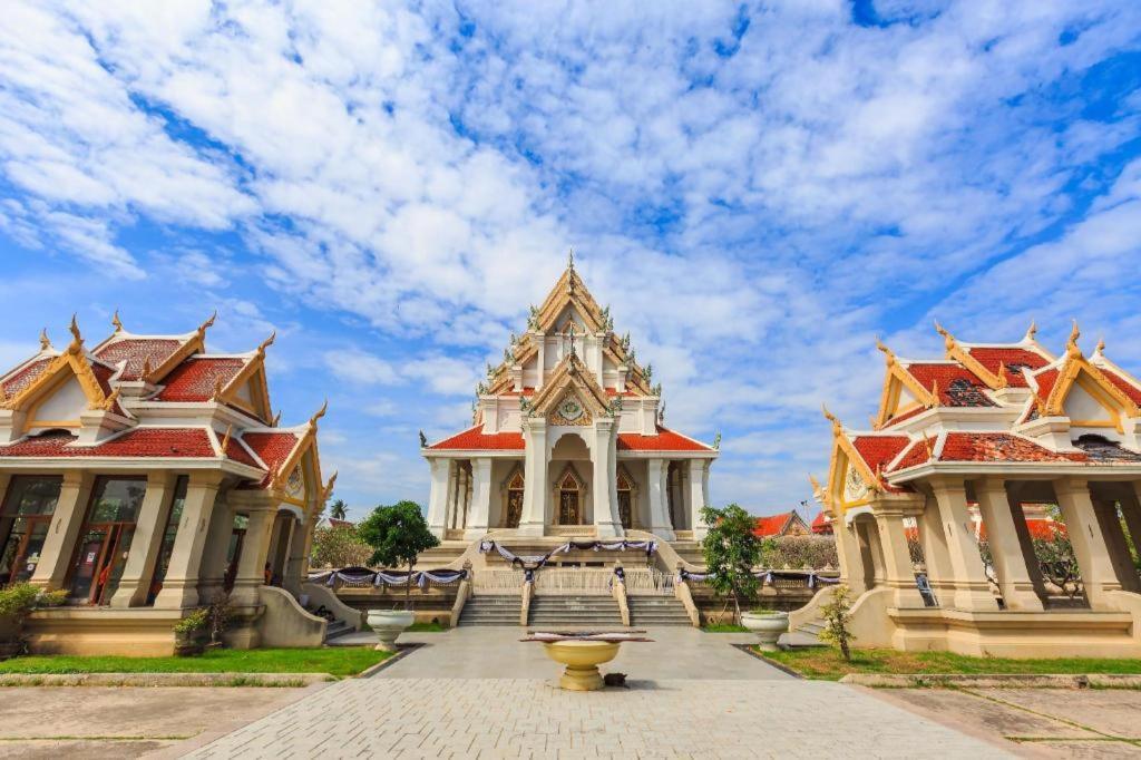 Prachuap Grand Hotel Прачуап Кири Кан Екстериор снимка
