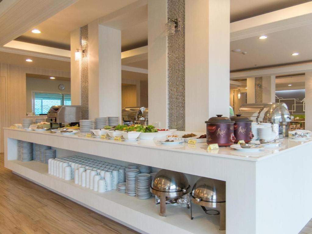 Prachuap Grand Hotel Прачуап Кири Кан Екстериор снимка