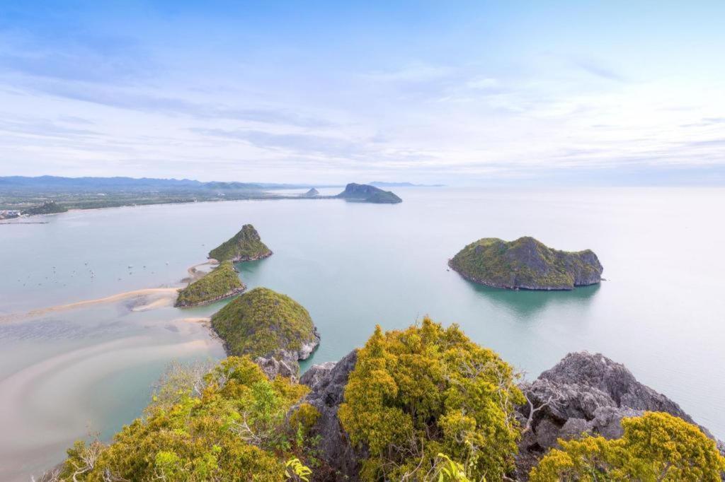 Prachuap Grand Hotel Прачуап Кири Кан Екстериор снимка